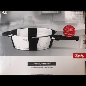 BRAND NEW PRESSURE SKILLET